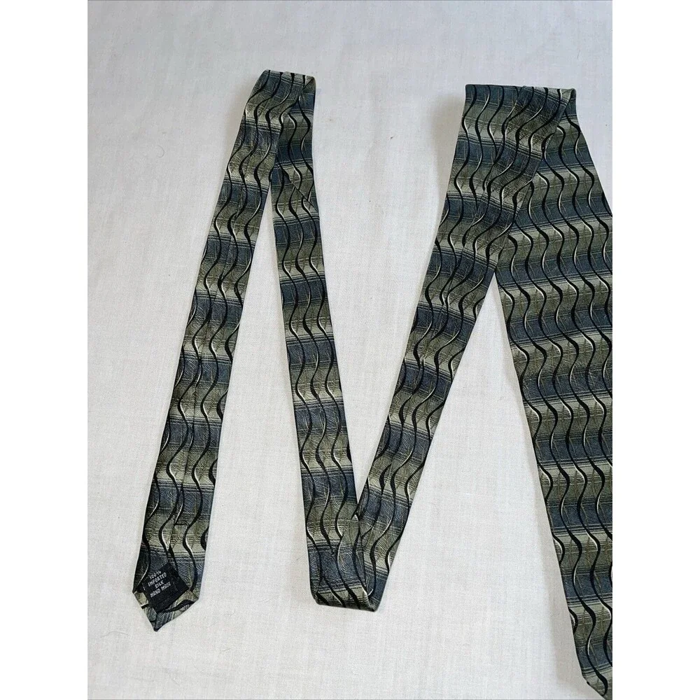 Ziggurat Men’s Dress Tie Size 57” Green 100% Silk Business Formal